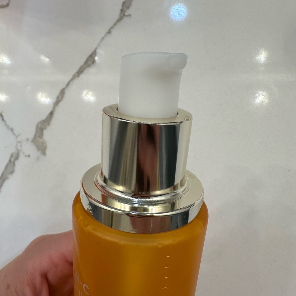 Laneige Radian-C Brightening Treatment Essence Soften, Even Tone 5.0 Fl. Oz - Picture 4 of 5
